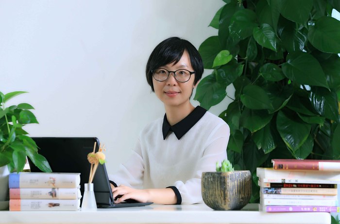 范彥 國際部副主任 畢業(yè)于上海師范大學(xué)語言學(xué)及應(yīng)用語言學(xué)專業(yè)，獲碩士學(xué)位。英語專業(yè)八級，曾赴英國雷丁大學(xué)參加TESOL學(xué)習，美國加利福尼亞大學(xué)洛杉磯分校參加升學(xué)指導(dǎo)培訓(xùn)。有近十年國際課程管理與教學(xué)經(jīng)驗。