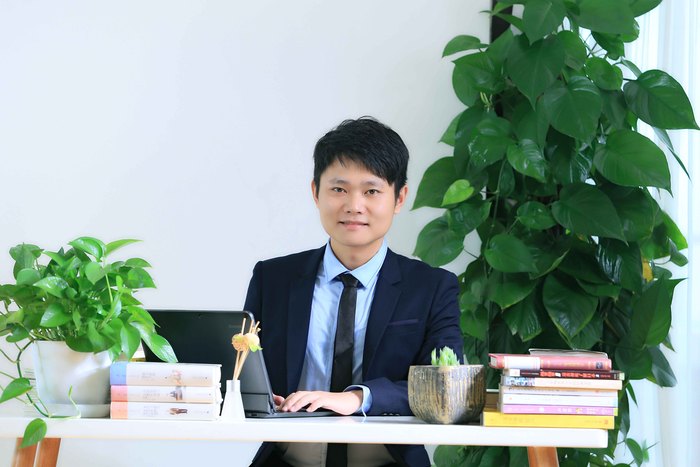 丁伯文 班主任 畢業(yè)于美國Salisbury University, 獲中文及英語雙學(xué)位碩士。曾獲國家勵志獎學(xué)金、研究生一等獎學(xué)金、優(yōu)秀研究生干部、美國弗萊明杰出研究生候選人等榮譽稱號。
