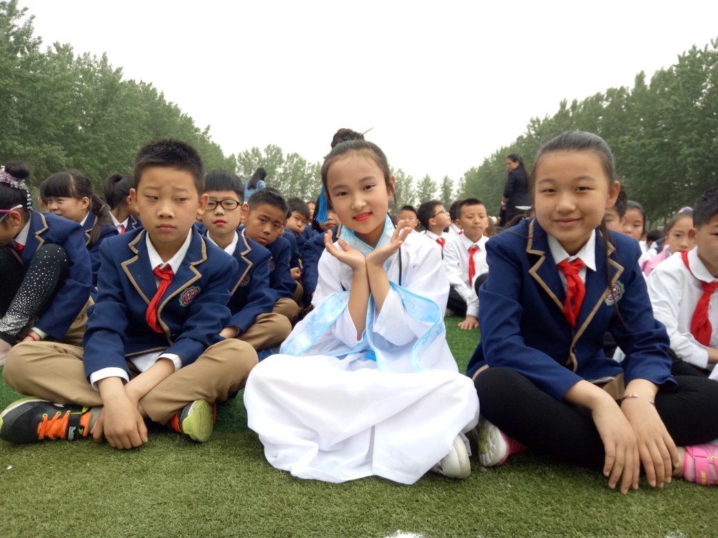 頌中華經(jīng)典，揚博愛之魂